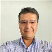 Profesor de contabilidad con más de 25 años de experiencia